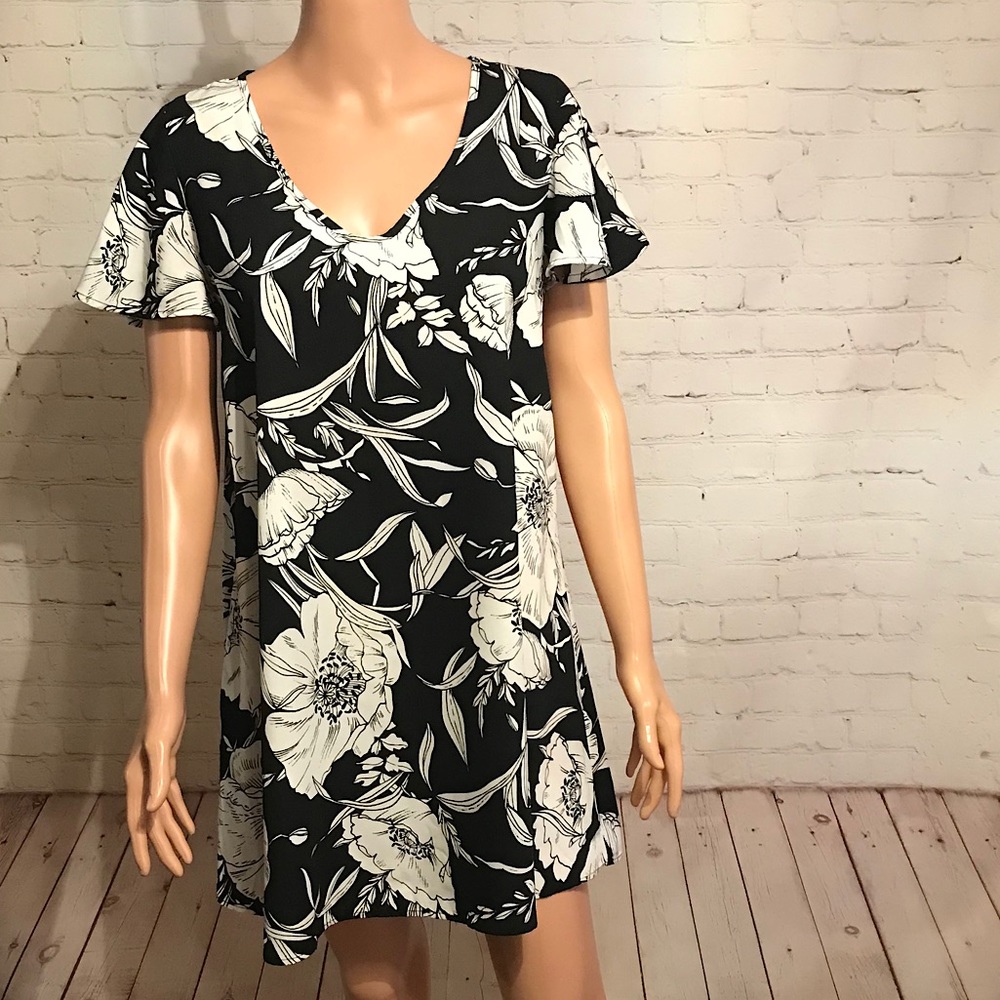 Soprano black & white floral dress size small boho
